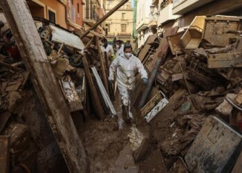 La riada que no cesa: ‘Venimos de toda España para superar juntos el desastre’
