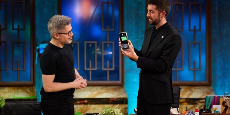 Los tres invitados de ‘La Revuelta’ no consiguen superar a ‘El Hormiguero’: Vicente Vallés se gana a la audiencia y lleva a Motos a la victoria