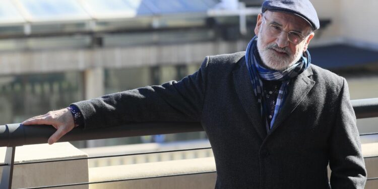 Un paraguas en medio del huracán