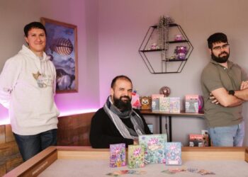 De un garaje en Rivas a ser socios de Marvel: la historia del fenómeno ‘Virus!’, el juego de mesa español más vendido