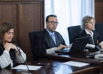 Dos juezas que dictaron la primera sentencia de los ERE en la Audiencia de Sevilla, encargadas de revisar la condena a Chaves y Griñán