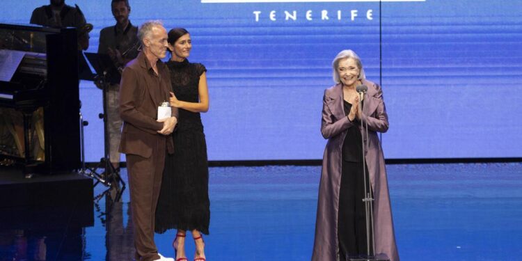 La actriz Nuria Espert abandona el montaje ‘Todos pájaros’ por ‘un inesperado malestar’