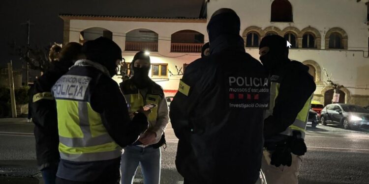 Macrooperativo policial contra el tráfico de personas, de drogas y el blanqueo en Barcelona