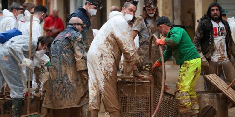 La Generalitat Valenciana podrá movilizar a la fuerza a sus funcionarios para gestionar las ayudas por la DANA