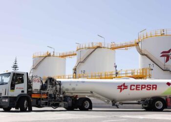 Repsol, Cepsa, Galp y BP amenazan con frenar inversiones de hasta 16.000 millones si se mantiene el impuesto a las energéticas