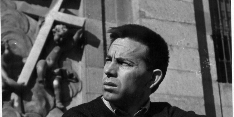 Agustín Gómez Arcos termina su exilio y vuelve por fin a España