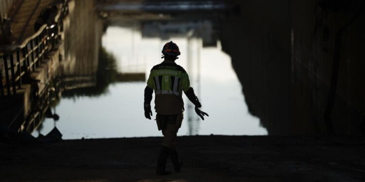 Lucha contra reloj para limpiar los colectores ante la nueva DANA