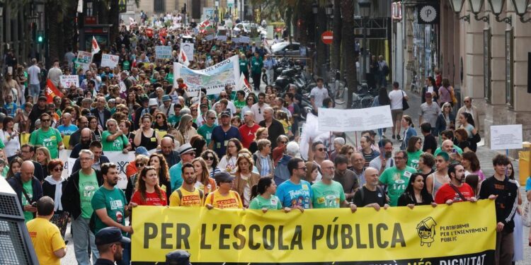 Sindicatos y Ampas convocan una manifestación por la ‘nefasta’ gestión de la Consejería de Educación valenciana en la DANA