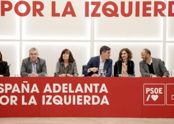 El PSOE extiende a Extremadura, Murcia y Cantabria la batalla por el poder territorial ante eventuales adelantos electorales