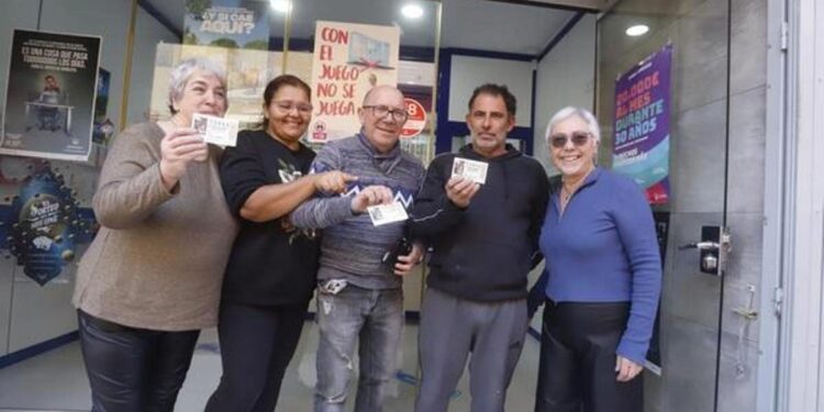 Lluvia de 11,5 millones de euros en Chella y Valencia con el quinto premio del 72853