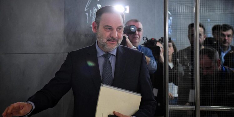 Puente ve ‘endebles’ las pruebas contra Ábalos sobre licitación de obra pública y apunta a los contratos de mascarillas