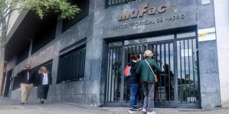 2024, el año que dinamitó los cimientos de Muface: de la angustia de los funcionarios a la crisis de las aseguradoras