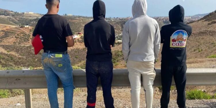 Los migrantes magrebíes temen denunciar la discriminación racial que sufren en España: ‘Es un proceso difícil y desgastante’