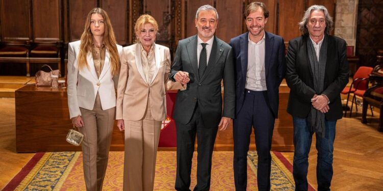 La baronesa presenta el Museo Carmen Thyssen de Barcelona junto a una de sus hijas