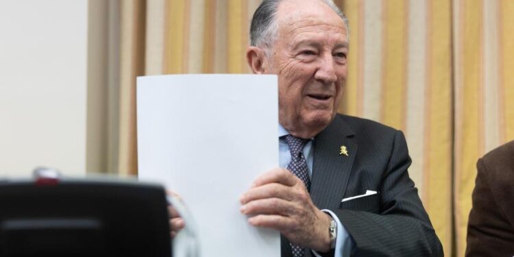 Defensa prevé desclasificar los documentos del CNI sobre el atentado de las Ramblas antes de final de año