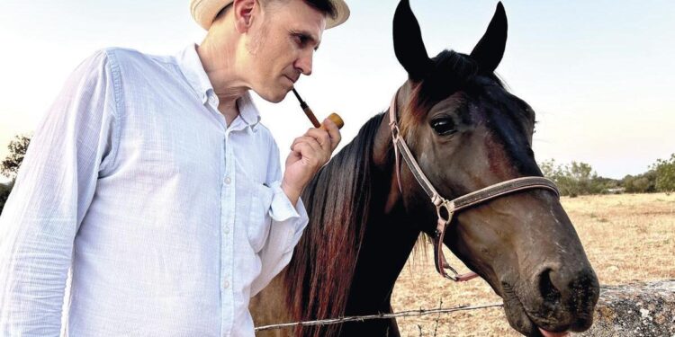 He venido a hablar de mi libro: Andrés Pérez Perruca, autor de ‘Vida de un pollo blanquecino de piel fina’