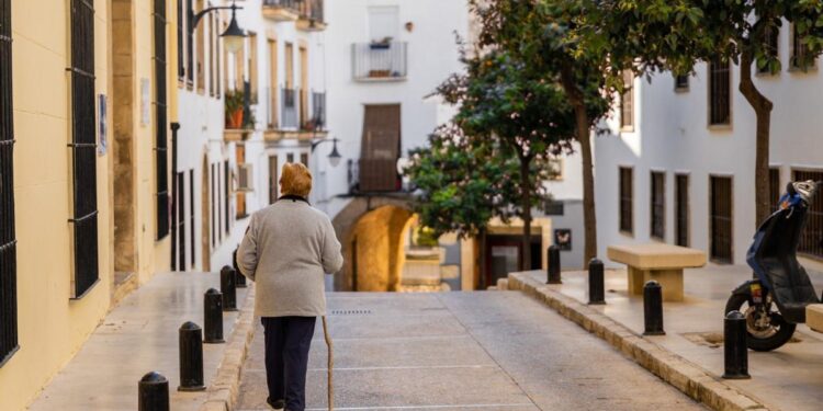 La invisibilidad de la violencia machista en los pueblos: ‘Dormía con la escalera de pintar trancando la puerta’