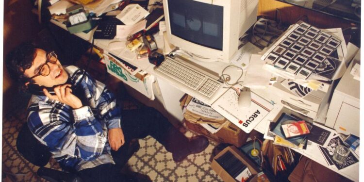 35 años del sello BCore: una gesta punk resumida en 300 carteles, octavillas y entradas de conciertos