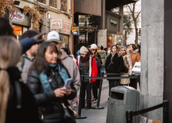 La polémica tiñe el reparto de premios del sorteo extraordinario de la Lotería de Navidad: ‘Ha venido gente que se ha metido aquí por la cara’