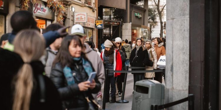La polémica tiñe el reparto de premios del sorteo extraordinario de la Lotería de Navidad: ‘Ha venido gente que se ha metido aquí por la cara’
