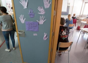 Lo que soportan los docentes: pedos, eructos y cuentas falsas