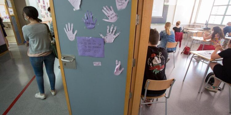 Lo que soportan los docentes: pedos, eructos y cuentas falsas