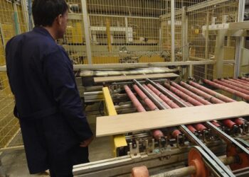 Los empleados de Castellón son de los que más horas trabajan del país