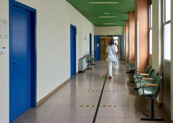 El nuevo plan sobre atención primaria contempla la contratación de podólogos, logopedas, ópticos o nutricionistas