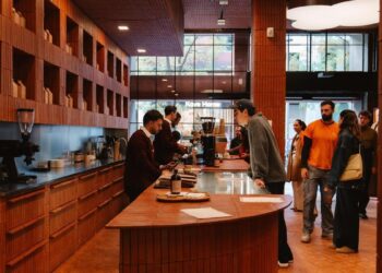 Haga una foto, pida un ‘flat white’ y siga: así es el primer café de Zara en España