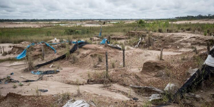 Mueren al menos tres hombres en México tras intoxicarse en una mina