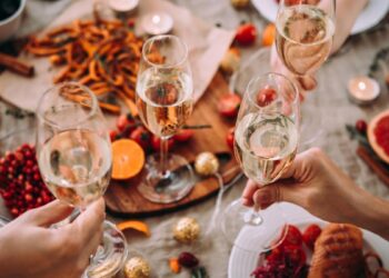 Trucos para unas fiestas 100% sostenibles: en ropa, en decoración y a la mesa