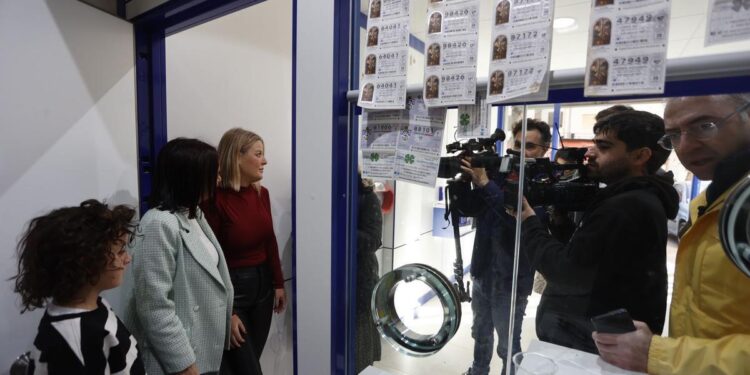 Primeros pellizcos de fortuna del Sorteo de Navidad en la zona cero de la DANA