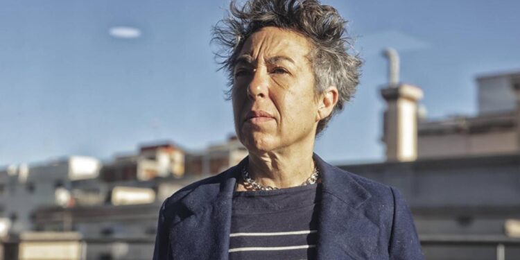 Gabriela Cabezón Cámara, escritora: ‘No va a haber democracia que aguante tantas catástrofes y tanta concentración de la riqueza a la vez’