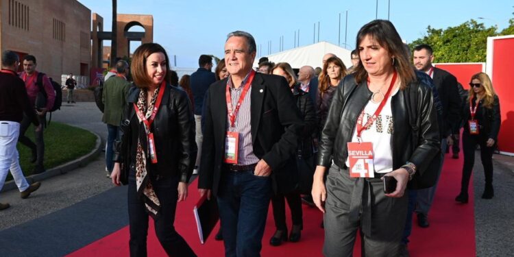 La división en el PSOE de Aragón se agrava tras la renuncia de una fiel a Lambán al Comité Federal elegido