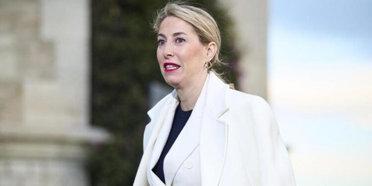 María Guardiola reclama a Sánchez más compromiso con la sanidad y la vivienda rural en Extremadura