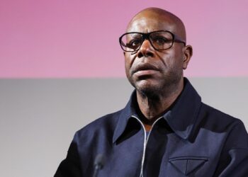 Steve McQueen: ‘Las mujeres fueron la columna vertebral del país durante la guerra y apenas salen en las películas’