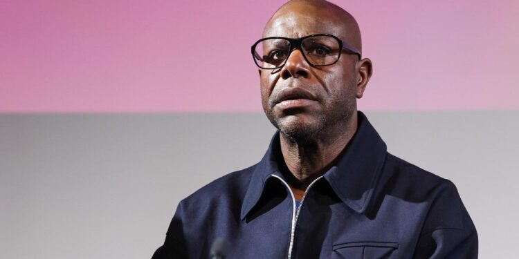 Steve McQueen: ‘Las mujeres fueron la columna vertebral del país durante la guerra y apenas salen en las películas’