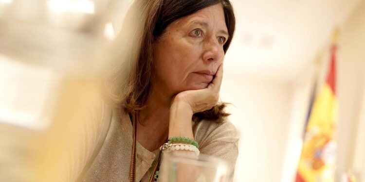 Mar España, presidenta de Protección de Datos: ‘El consumo digital excesivo tiene consecuencias peores que el alcohol y el tabaco’