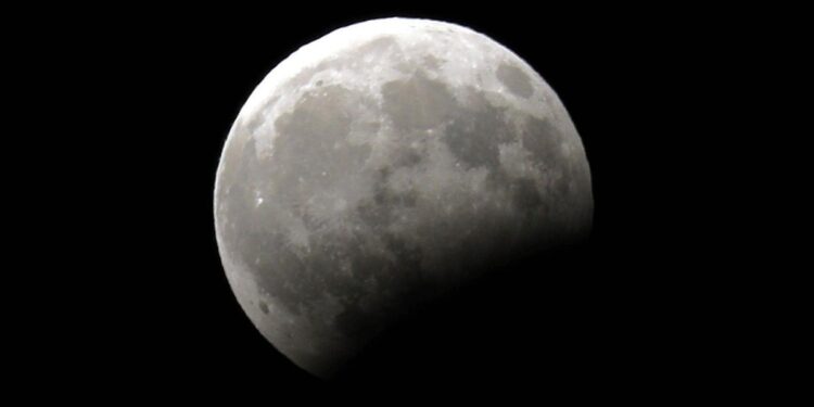 Llega la Luna Fría 2024: cómo y cuándo puedes ver este fenómeno de la mejor forma el fin de semana