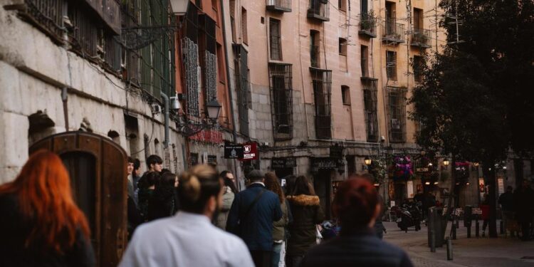 ‘Ande, ande, ande… La Marimorena’: la taberna madrileña que inspiró el villancico que hace la competencia a Mariah Carey