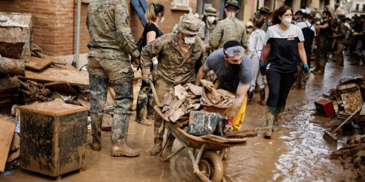 Una fotografía de la tragedia de la DANA subraya el mensaje de Felipe VI en el Palacio Real