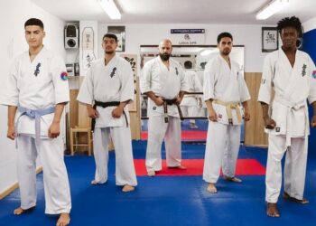 El gimnasio que reintegra a menores conflictivos a través del kárate: ‘Nos han felicitado porque ninguno ha reincidido’