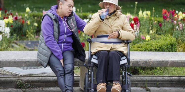 La ley de dependencia cumple 18 años: 3,7 millones de atendidos y 900.000 fallecidos en las listas de espera