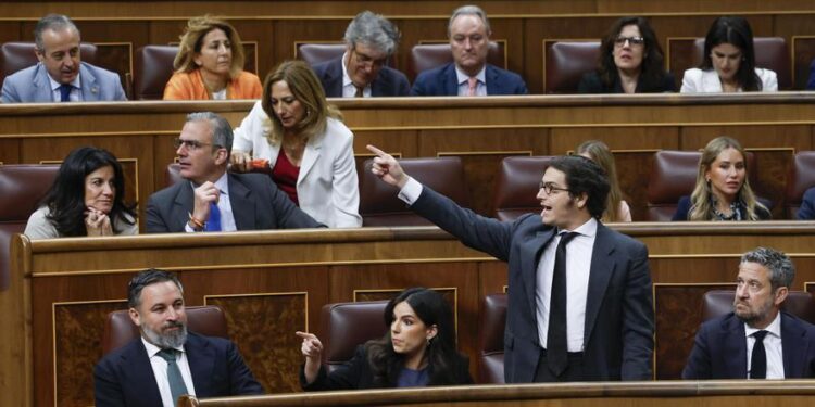 El aislamiento en el Congreso y la actitud de Vox hacen al PP tomar conciencia: ‘El único camino es crecer lo máximo solos’