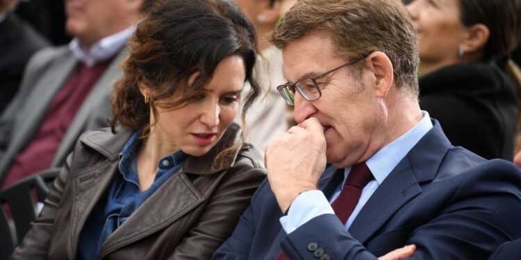 Génova cierra filas con Ayuso ante la ofensiva del Gobierno: ‘Les está ganando la partida’