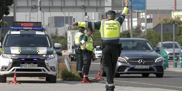 La DGT activa este lunes una campaña de control de alcohol y drogas en vísperas de Navidad