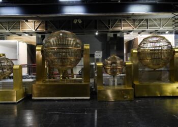 Los bombos y el resto de elementos del Sorteo Extraordinario de Navidad 2024 ya están en el Teatro Real Madrid