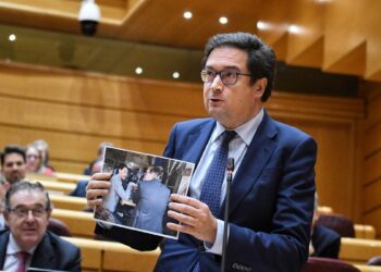 El número dos de Ayuso reta a Óscar López: ‘Vamos juntos al notario de Lobato con nuestros mensajes’