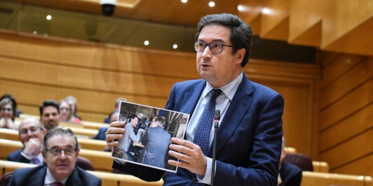 El número dos de Ayuso reta a Óscar López: ‘Vamos juntos al notario de Lobato con nuestros mensajes’