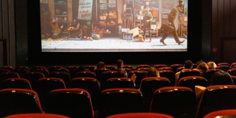 El plan de Urtasun para llenar con colegios las salas de cine será gratuito para el alumno